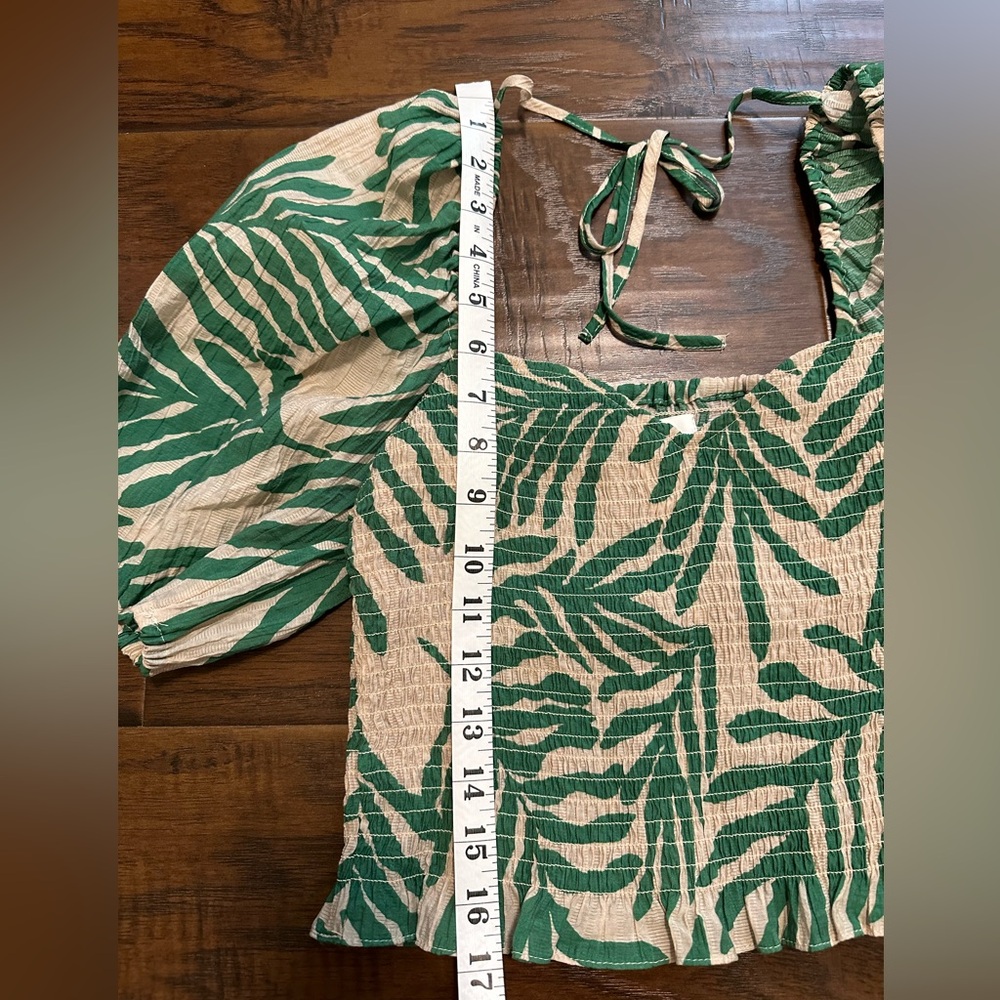 H&M Green and Tan Leaf Print Women's Top size small - Picture 8 of 9